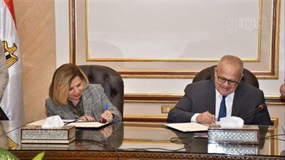 توقيع بروتوكول تعاون بين جامعة القاهرة والقومي لحقوق الإنسان 