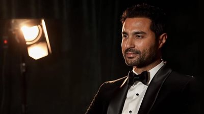 كريم فهمي يكشف عن سبب حفر اسم زوجته على ذراعه