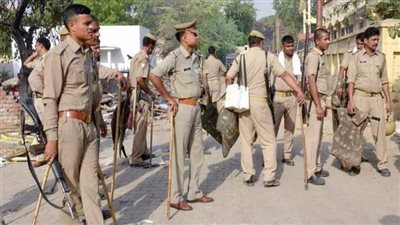 هندية تترك مولودها في حمام المنزل وتتصل بالشرطة (فيديو)