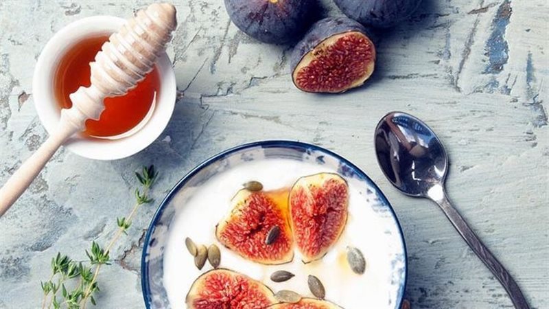 زبادى بالفاكهة المجففة،
