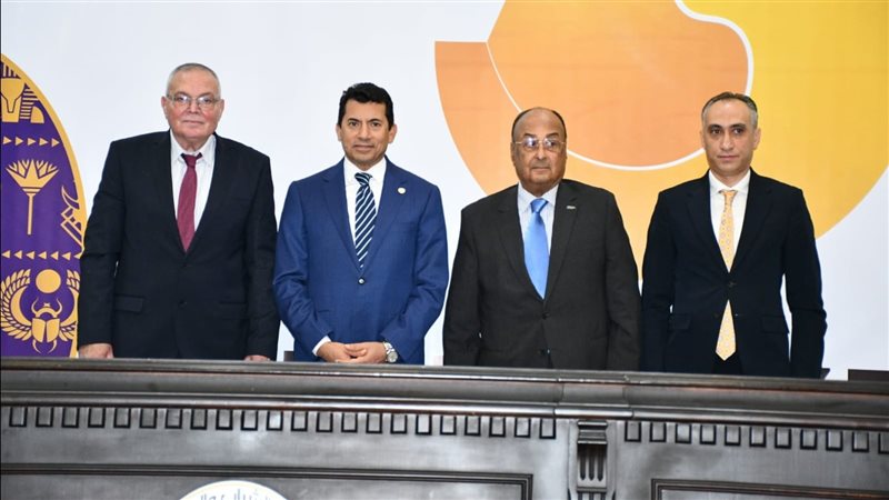 وزير الشباب والرياضة
