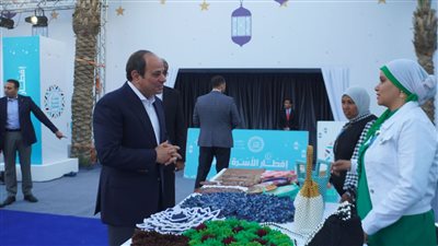 الرئيس السيسي يطمئن على مواطني مدينة الأسمرات بالمساكن الجديدة (فيديو)