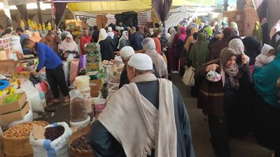 إقبال كبير من مواطني البحيرة على معارض 