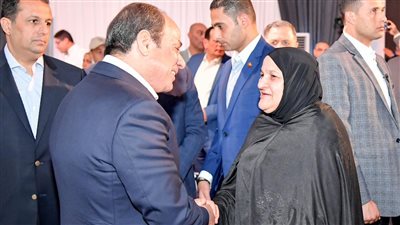 3 مشاهد إنسانية للرئيس السيسي اليوم بالأسمرات (صور)