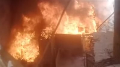 المعمل الجنائي يعاين حريق أسطبل خيل بحدائق القبة