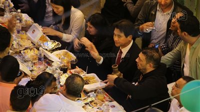 سفير كوريا الجنوبية بيشرب من 