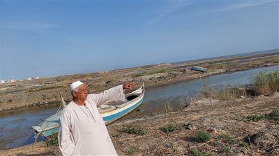 قواربهم بيوتهم وشعارهم الرزق على الله.. صيادو البرلس يستغيثون لإنقاذ البحيرة (فيديو)