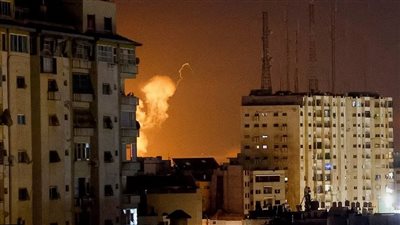 الجيش الإسرائيلي يشن غارات على جنوب لبنان وانفجارات تهز صور والناقورة (فيديو)