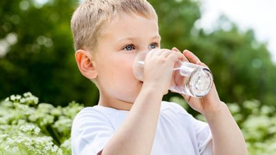 دراسة خطيرة تكشف علاقة مياه الشرب بإصابة الأطفال بمرض التوحد 