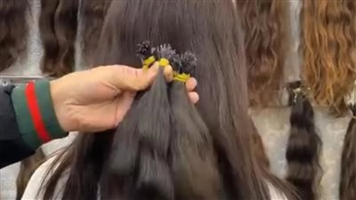 فتيات لبنان يبعن ضفائر شعرهن لتوفير لقمة العيش، والحساب بالجرام