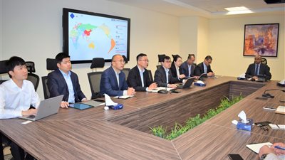 نائب وزير الإسكان يبحث مع شركة Energy China التعاون في المياه والصرف 
