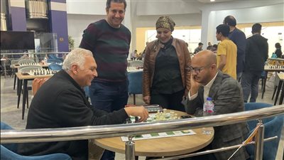 منافسات قوية بأول أيام بطولة الشطرنج في نادي شيراتون (صور)