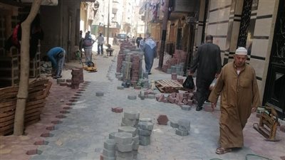 تركيب بلاط الانترلوك بالشوارع الضيقة بالقوصية وديروط وأبنوب بأسيوط 