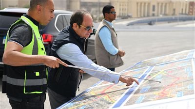  السيسي يتفقد عددا من مشروعات المحاور والطرق بالجيزة.. تطوير أحمد عرابي 