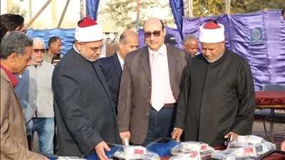 رئيس جامعة الأزهر يتابع إفطار الطلاب غير المقيمين بالمدن الجامعية 