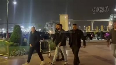 المخرج محمد سامي أول حضور عزاء والد دينا الشربيني (فيديو)