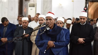 مسجد السيدة نفيسة كامل العدد في ليلة 17 رمضان (صور)