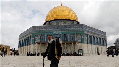 قوات الاحتلال تنتشر في صحن قبة الصخرة تزامنًا مع صلاة الجمعة (فيديو)