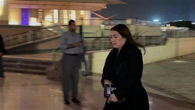 شيرين رضا وكندة علوش ومحمد ممدوح في عزاء والد دينا الشربيني (فيديو وصور)