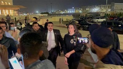 ياسمين صبري وأحمد وكريم فهمي وهاني رمزي في عزاء والد دينا الشربيني (فيديو)