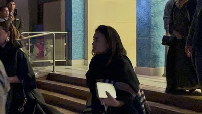 هند صبري والرداد وإيمي وريهام عبد الغفور في عزاء والد دينا الشربيني (فيديو)