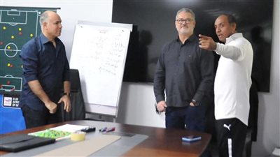 ميكالي يحاضر مدربي الرخصة A بحضور مدير إدارة المدربين (صور)