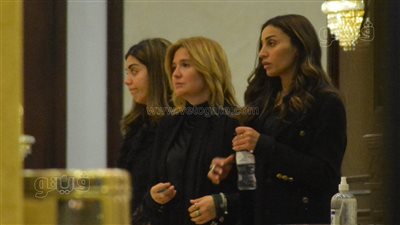 نجوم الفن وشخصيات عامة في عزاء والد دينا الشربيني بالتجمع الخامس (فيديو وصور)