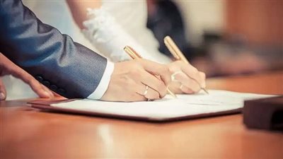 شرط لإتمام عقد القران.. خبير قانوني يوضح خطورة تزوير الفحوصات الطبية للمقبلين على الزواج.. وعقوبتها القانونية