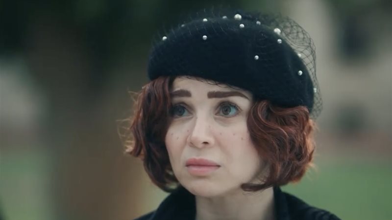 الفنانة مي عز الدين،