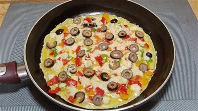 طريقة عمل بيتزا البيض أكلة شهية على السحور (فيديو)