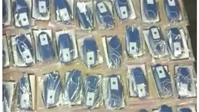 ضبط محاولة تهريب 606 عبوات مستحضرات تجميل و42 جهاز استشعار لاسلكي بمطار القاهرة