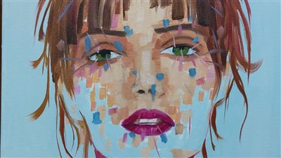 60 عملا في معرض خان آميس بدار الأوبرا المصرية