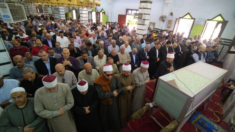 محافظ الشرقية يقدم