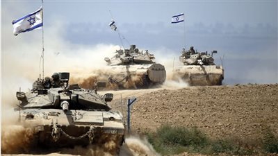 دبابات إسرائيلية تقصف أهدافا داخل الأراضي السورية