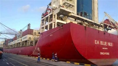 وصول أول سفينة تجارية دون تفتيش إلى ميناء عدن