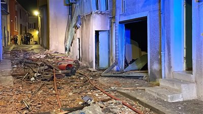 انهيار مبنى سكني في مرسيليا وحريق يعيق فرق الإنقاذ 