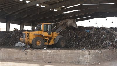 محافظ القليوبية يتابع أعمال رفع القمامة بالمحطة الوسيطة بشبرا الخيمة 