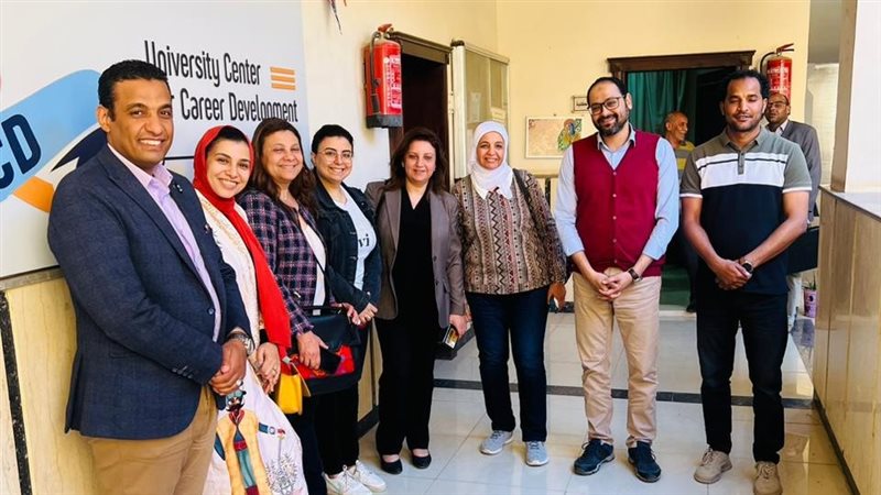 وفد الجامعة الأمريكية،