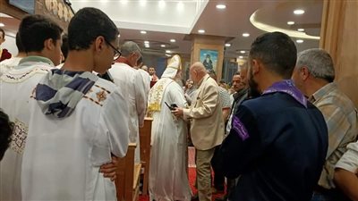 رئيس حي العمرانية يهنئ الاقباط بعيدهم ويتابع النظافة بمحيط الكنائس (صور)