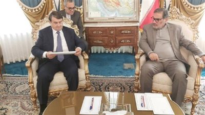 تعاون إيراني روسي لإنهاء هيمنة الدولار 