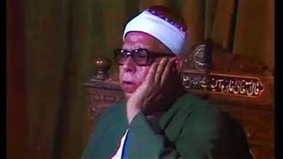 الشيخ محمود عبد الحكم يتلو قرآن المغرب على إذاعة البرنامج العام