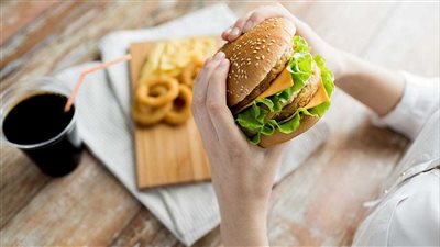  الإحصاء: ارتفاع أسعار الوجبات الجاهزة بنسبة (15.8%) 