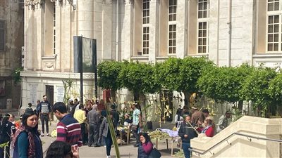 السعف والورود.. احتفالات الأقباط بداخل الكنيسة المرقسية في الإسكندرية (صور)