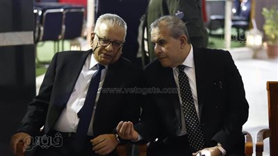 طاهر أبو زيد في مقدمة عزاء شاكر عبادة أقدم الرياضيين في مصر (صور)