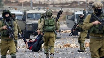 إصابة طفلين فلسطينيين بالرصاص الحي واعتقالات في مواجهات مع جيش الاحتلال 