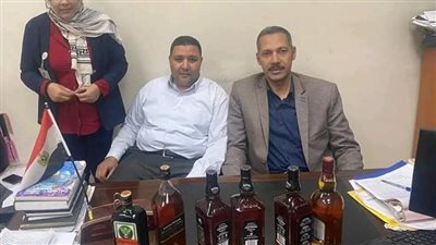 ضبط 6 زجاجات خمور بحوزة راكب في مطار سوهاج