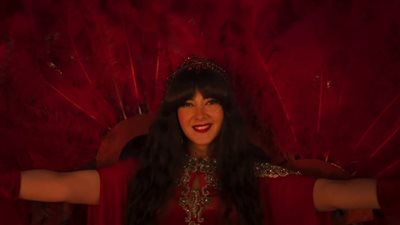 جت سليمة الحلقة 3، دنيا سمير غانم ترقص في قصر السلطان