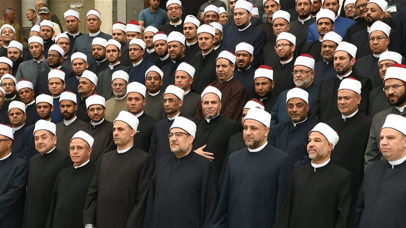 وزير الأوقاف مع أئمة