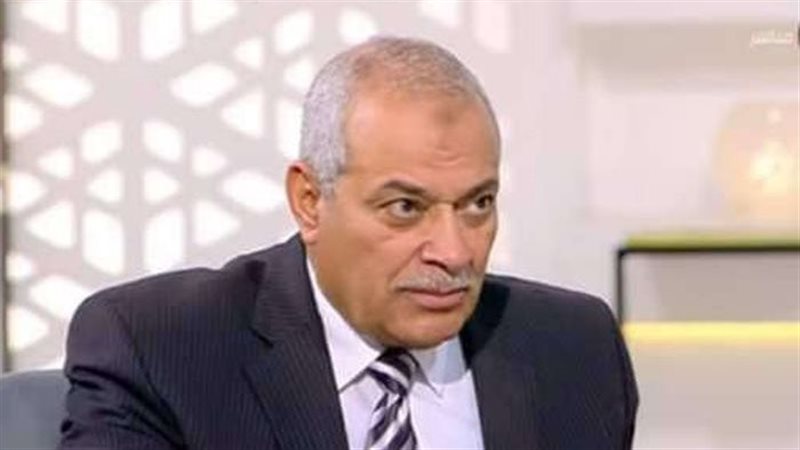 الدكتور عبدالعزيز