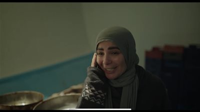 تحت الوصاية، اختبار صعب لمنى زكي في البحر وفرحة لا توصف بنجاح الصيد (صور)